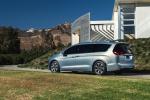 Chrysler Pacifica Hybrid Limited 2016 года